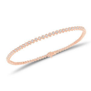 0.79 ct tennis bracelet - 18K gold weighing 4.69 grams
- 81 round diamonds weighing 0.79 
carats